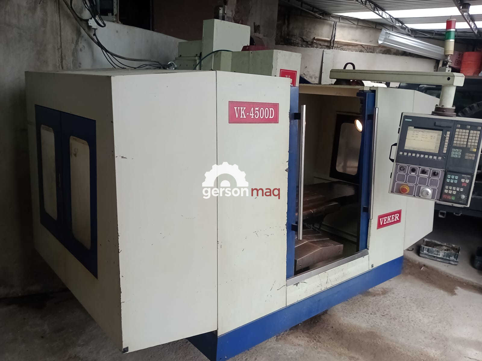FRESADORA CNC VEKER VK4500D ano 2004